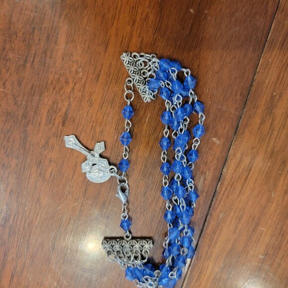 Rosary Bracelet w Blue Faceted Beads & Silver Cross - Picture 7 of 8